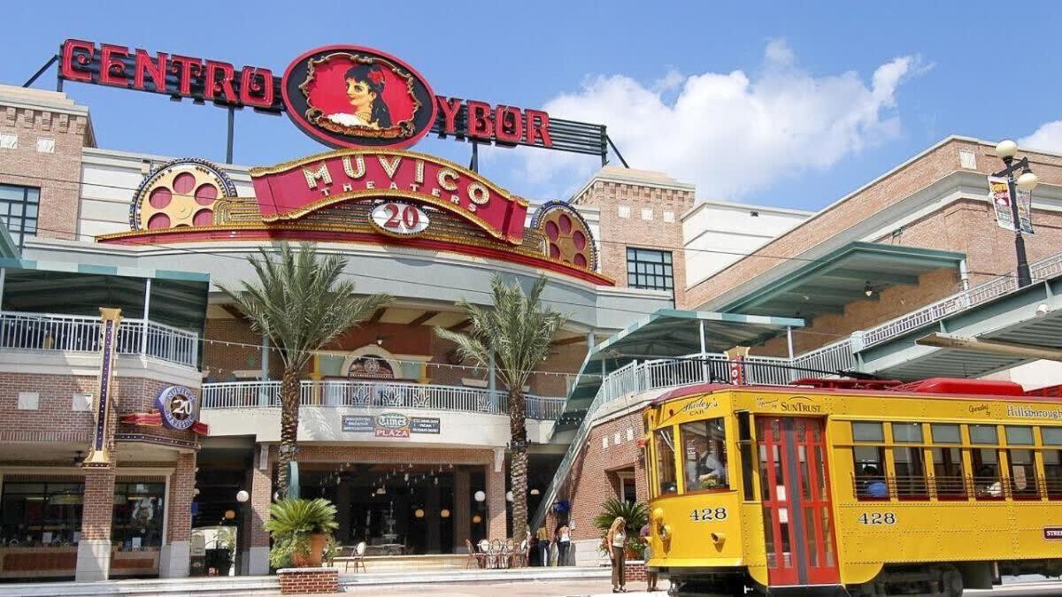 Budget Friendly Sleeps 8 Discounts Available Tampa Exterior foto