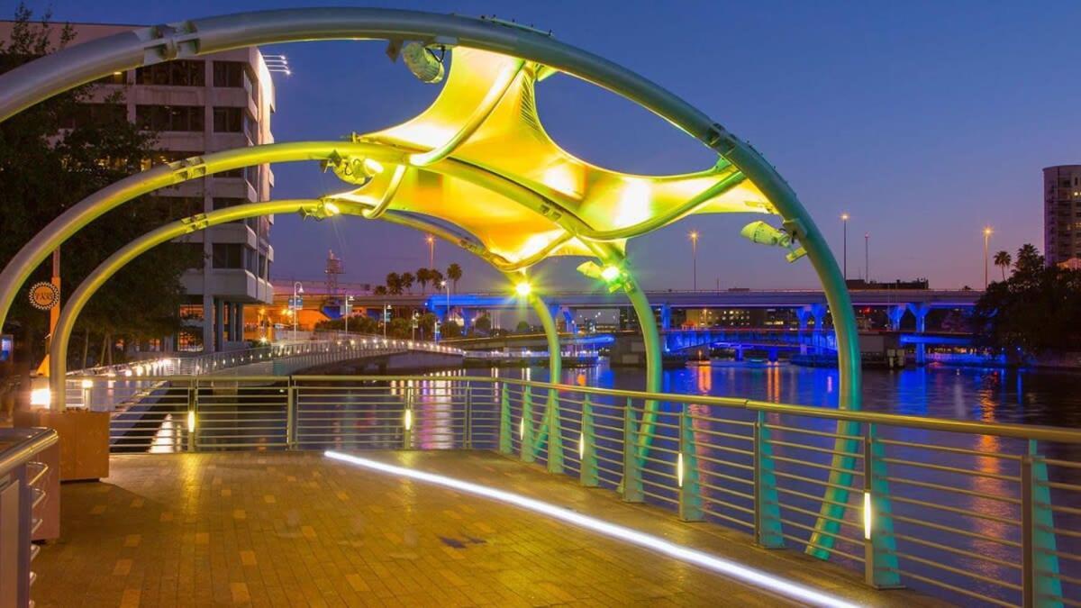 Budget Friendly Sleeps 8 Discounts Available Tampa Exterior foto