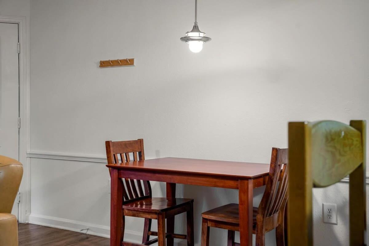 Budget Friendly Sleeps 8 Discounts Available Tampa Exterior foto