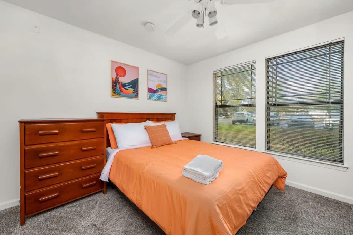 Budget Friendly Sleeps 8 Discounts Available Tampa Exterior foto