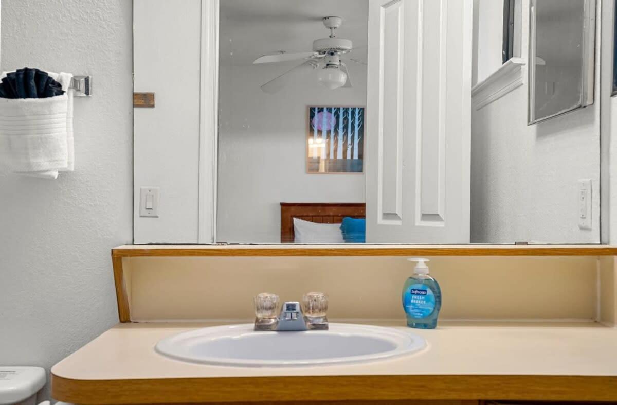 Budget Friendly Sleeps 8 Discounts Available Tampa Exterior foto